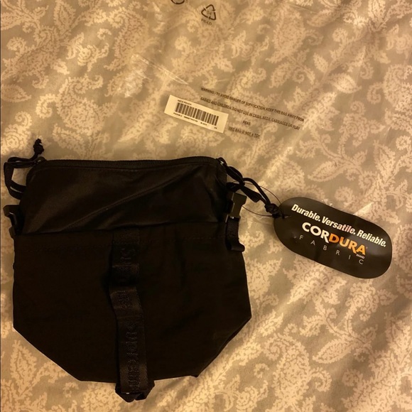 Supreme Handbags - Authentic Supreme Neck Pouch Shoulder Bag